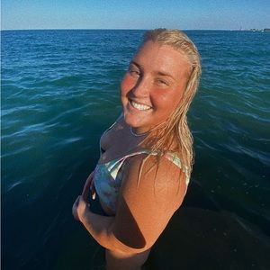 Meet your Posher, Abbi